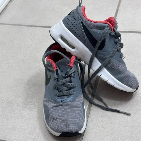 Nike Air Max Tavas Kids Shoes Sneakers Gray Size 10.5C - Picture 3 of 10